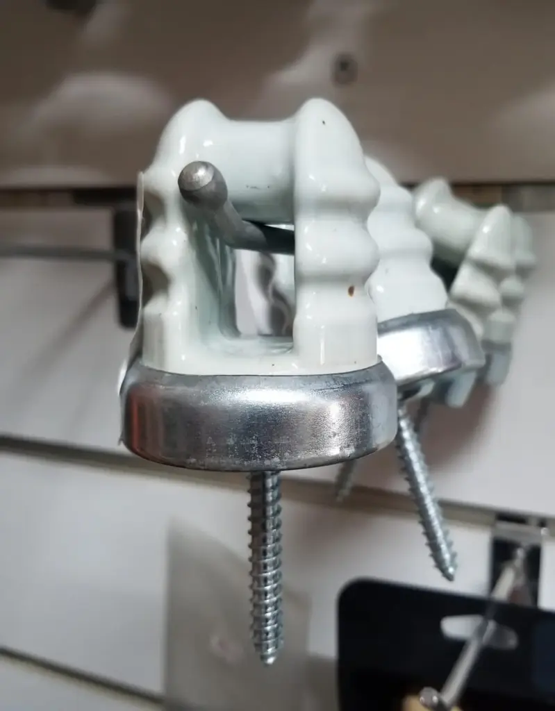 Porcelain Screw- in Wire Holder-W/3/8''X2-1/4'' Lag Bolt