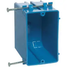 [088700019790] Plastic Handy Box w/nails
