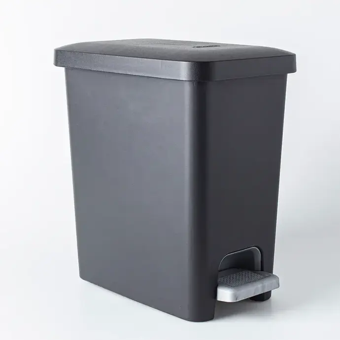 [073149106193] STERILITE STEP-ON WASTEBASKET 2.7GAL BLACK